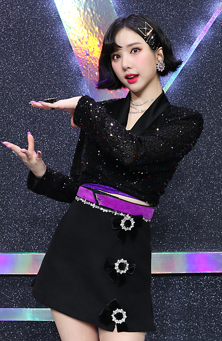 フォト】「VIVIZ」、1stミニアルバム「Beam Of Prism」発売記念ショー