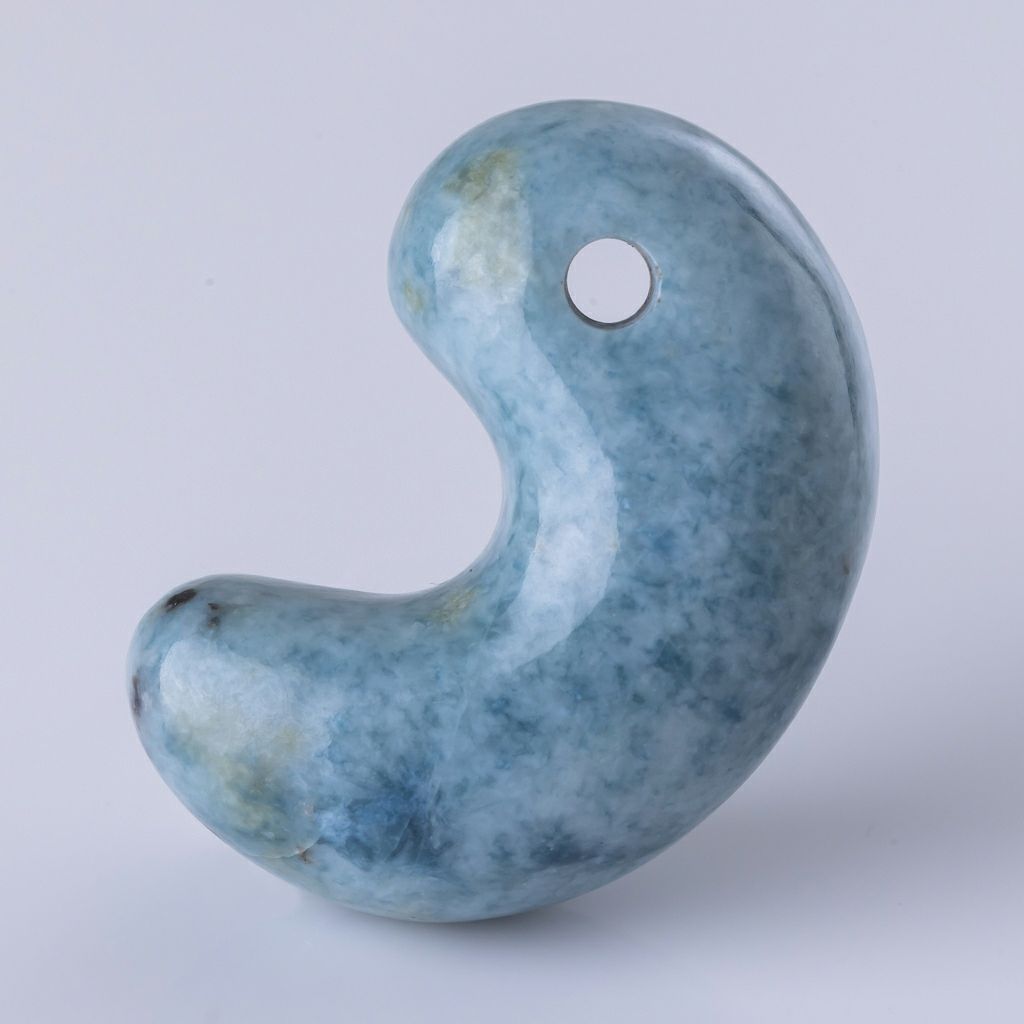 勾玉／青色（入コン沢）ヒスイ | 糸魚川翡翠工房こたき