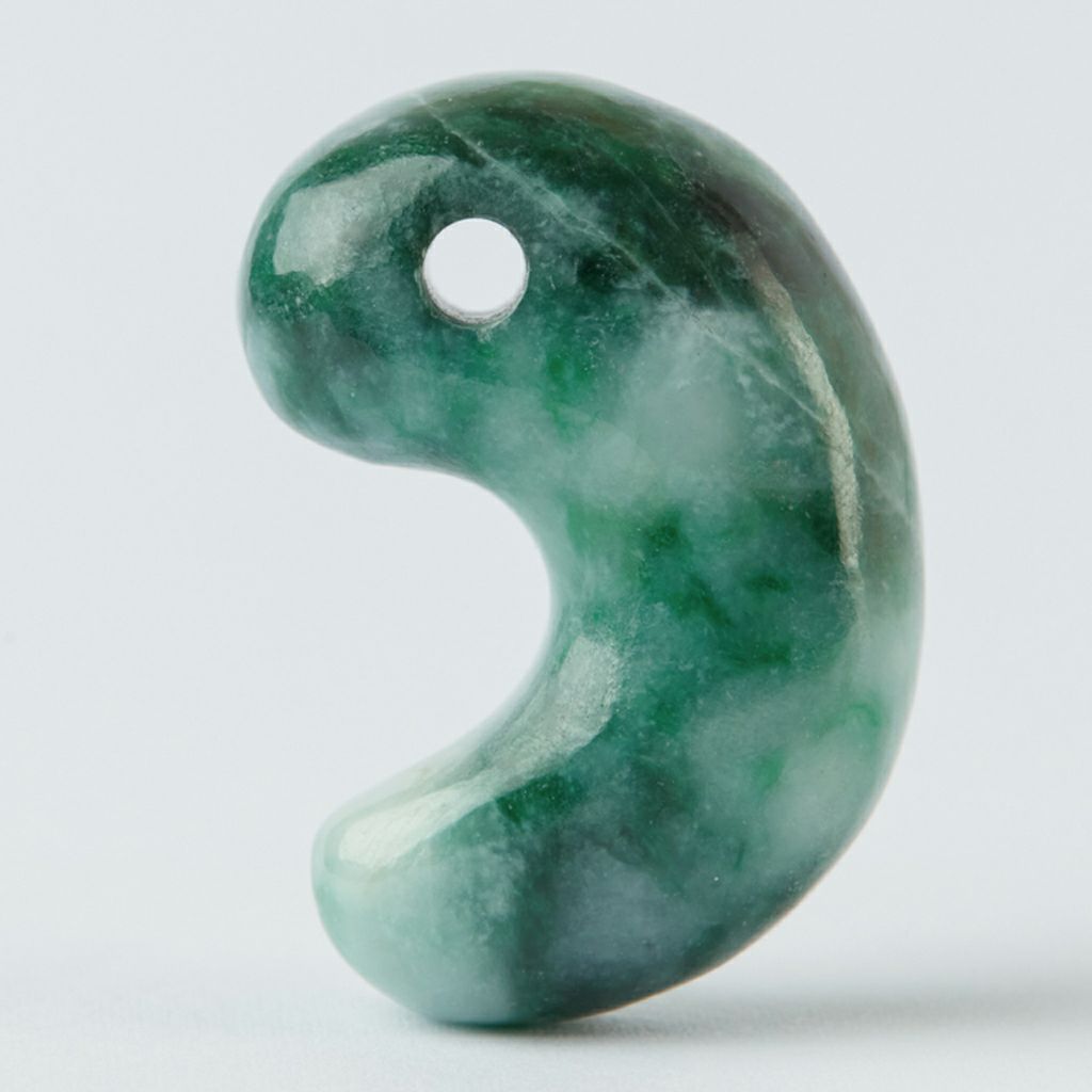 ✳30万円以上します‼️極上色彩 糸魚川翡翠ジェダイト勾玉 外部鑑定