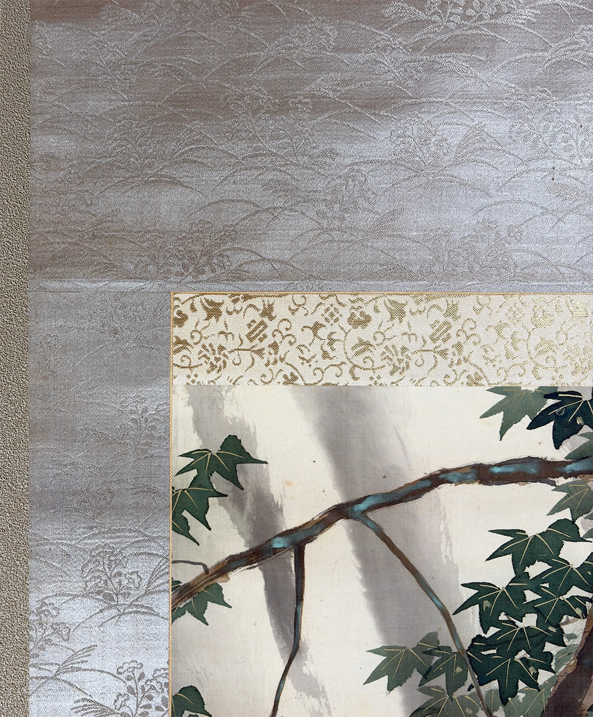 掛け軸 栄翠 二段滝色彩 絹本 希少 軸装 茶道具 掛軸 美品 です。 青楓