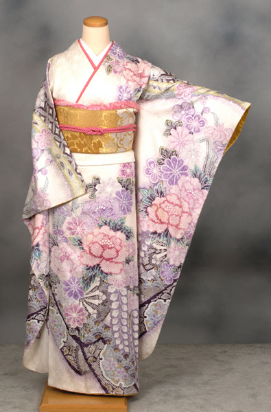 振袖(白地・総絞り、花)｜着物レンタルあき (来店着付け無料・全国配送