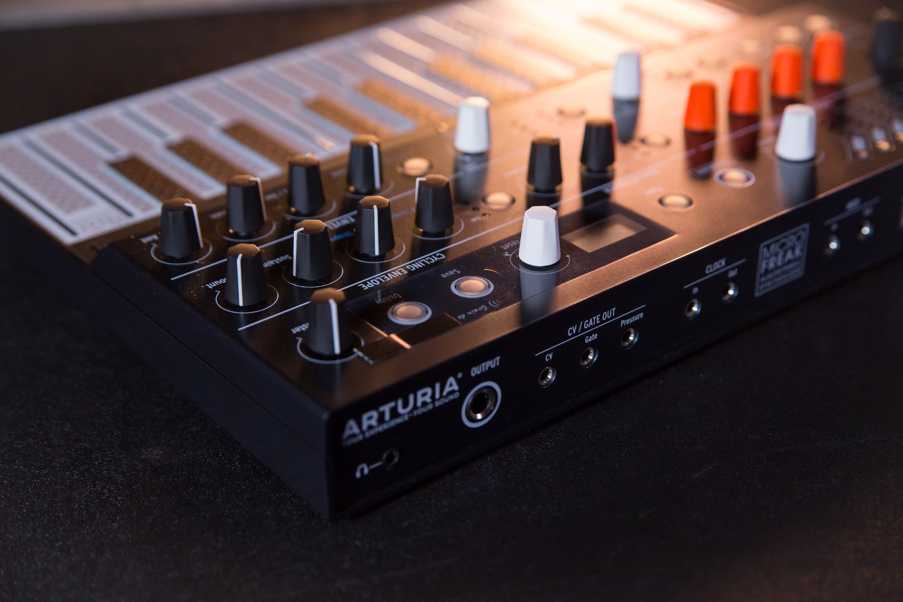 Arturia MicroFreak Experimental Hybrid Synth – Kraft Music