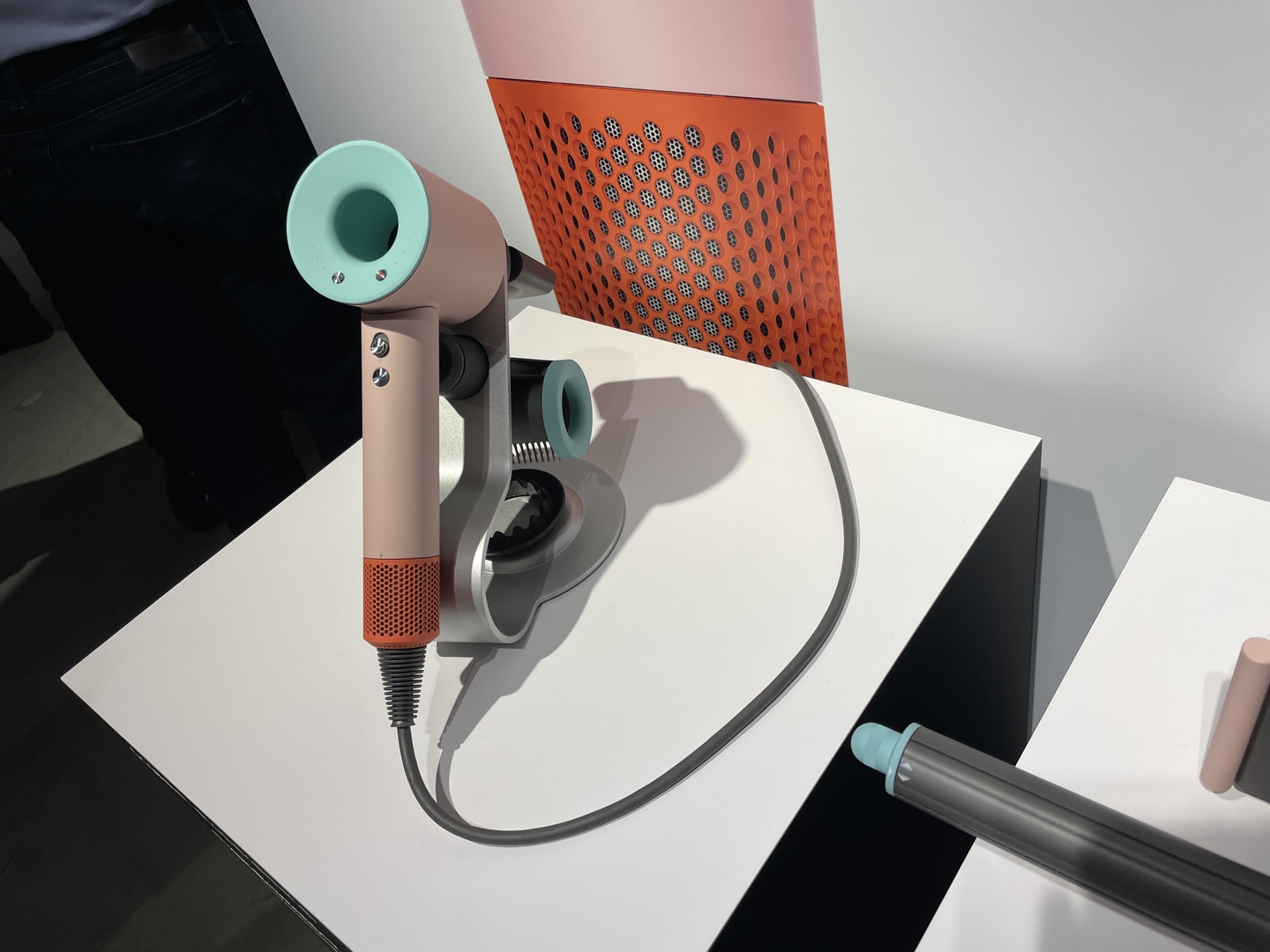 ダイソンは日本上陸25周年、記念モデルのドライヤー「セラミックポップ