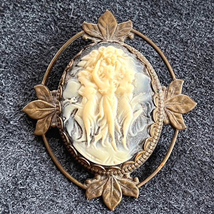 ブローチ】カメオ cameo 3人の女性 アールデコ アンティーク イギリス