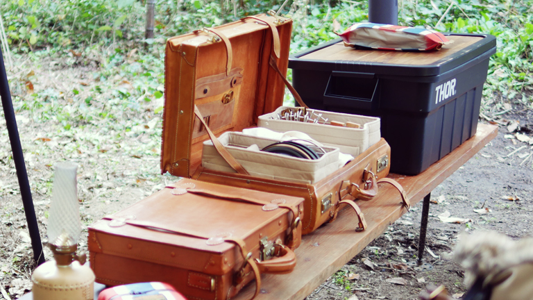 キャンプギアコーデ｜革トランクケースのキッチンギアパッキング│LABOLIER