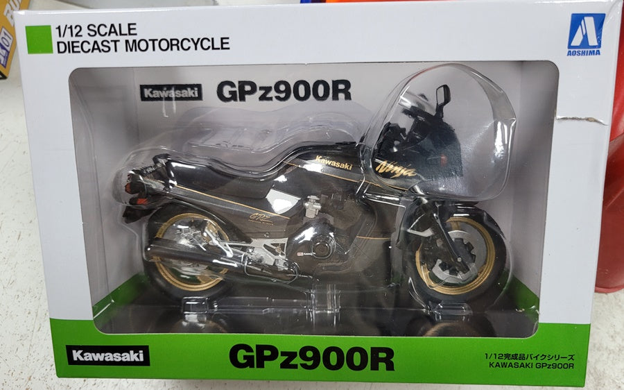 Kawasaki GPZ900R NINJA (black) AOSHIMA 1/12 109229 – LACORUN SELECT