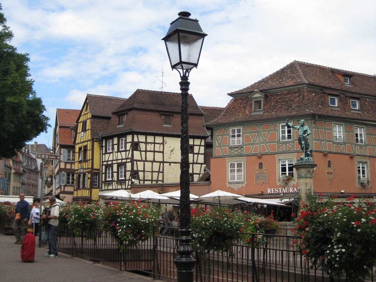 フランスの地方の建築スタイル | ラフェルム - アンティークな新築住宅
