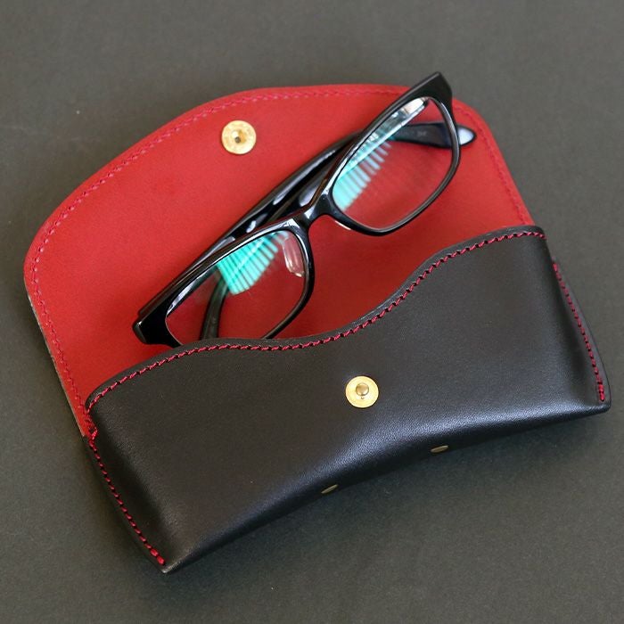 フラップメガネケース｜革鞄と革小物のPORCO ROSSO（ポルコロッソ）