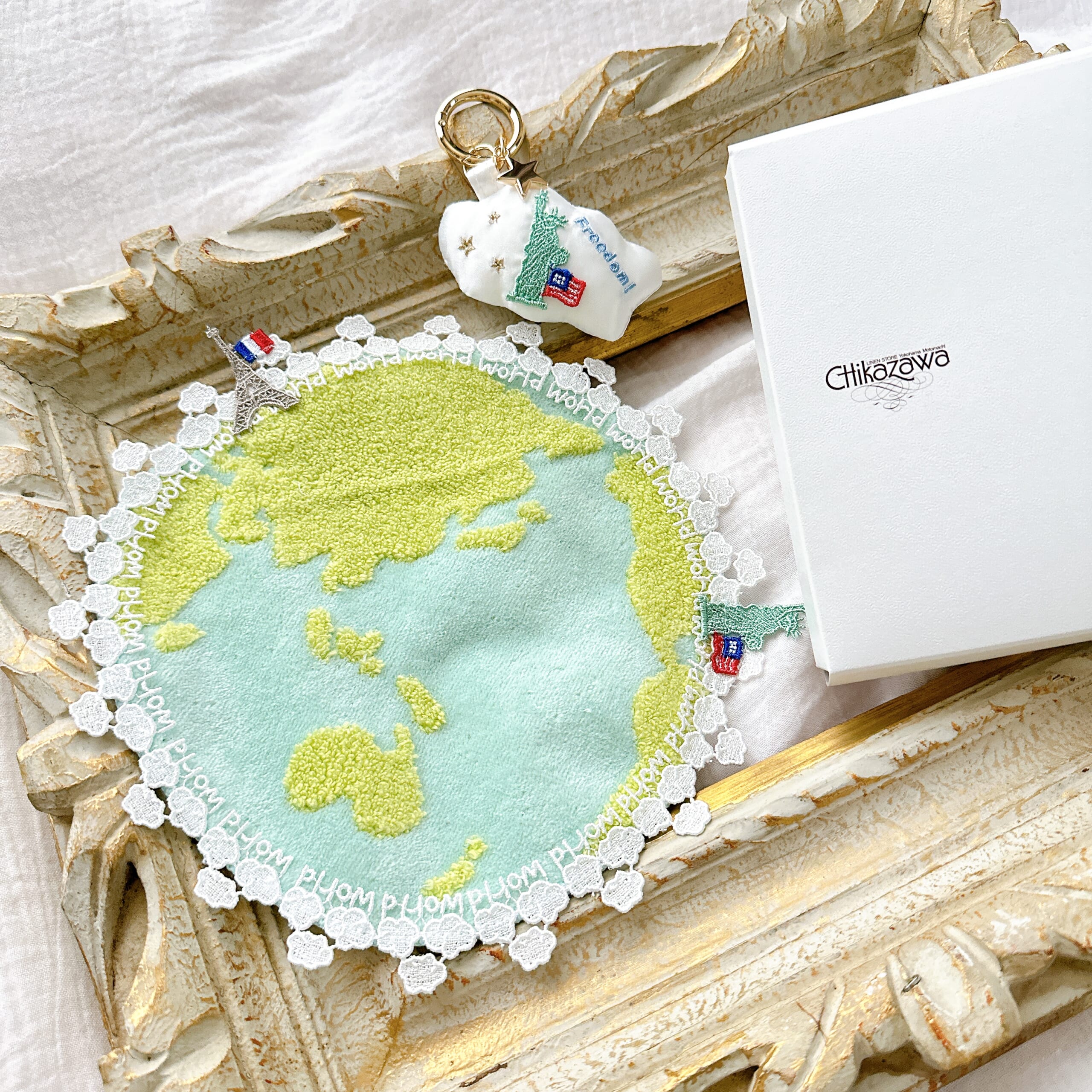 近沢レース】LEEマルシェ厳選｜ハンカチとチャームのセットに心