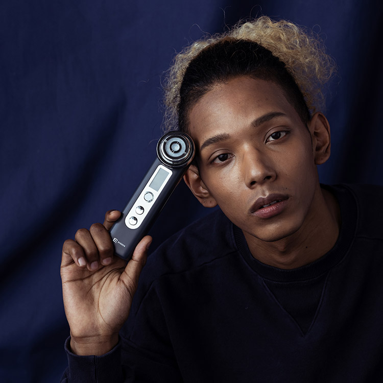 プレミアムマルチエステ美顔器 EVH-FC01 | EVOOCH(エボーク)