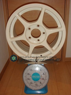 Buddy club P1 Racing 15inch 7J offset+45mm PCD114.3mm-5H 重量計測