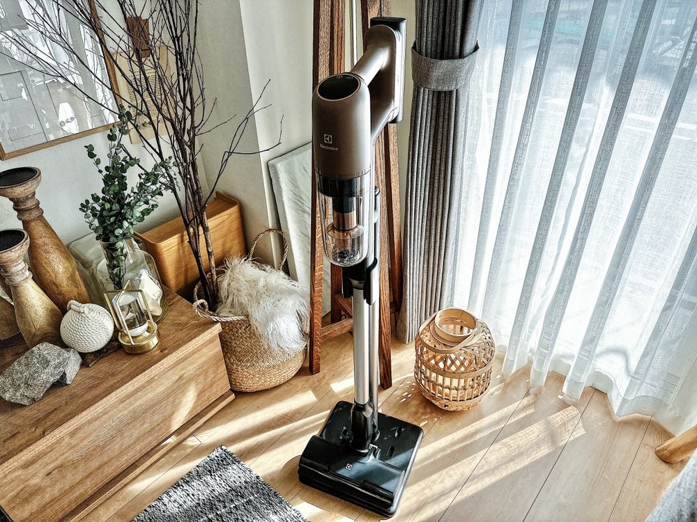 本音レビュー】エレクトロラックスの軽量コードレス掃除機