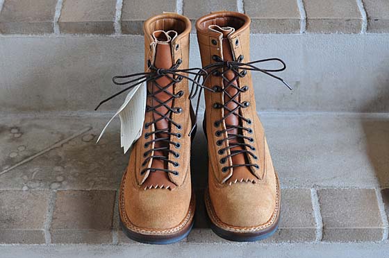 ゴツイ、重い、硬い。完璧に漢(おとこ)のための一足です! スモーク