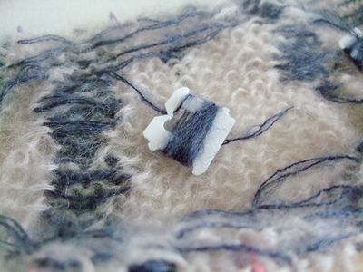 パリジェンヌの編みもの』より食器模様のロピ風セーター 編み途中