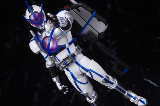 S.H.フィギュアーツ（真骨彫製法） 仮面ライダーサイガ レビュー : は