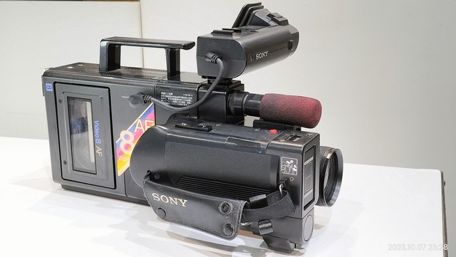 1985/昭和60/SONY/CCD-V8AF/初代8ミリビデオカメラCCD-V8のAF追加版