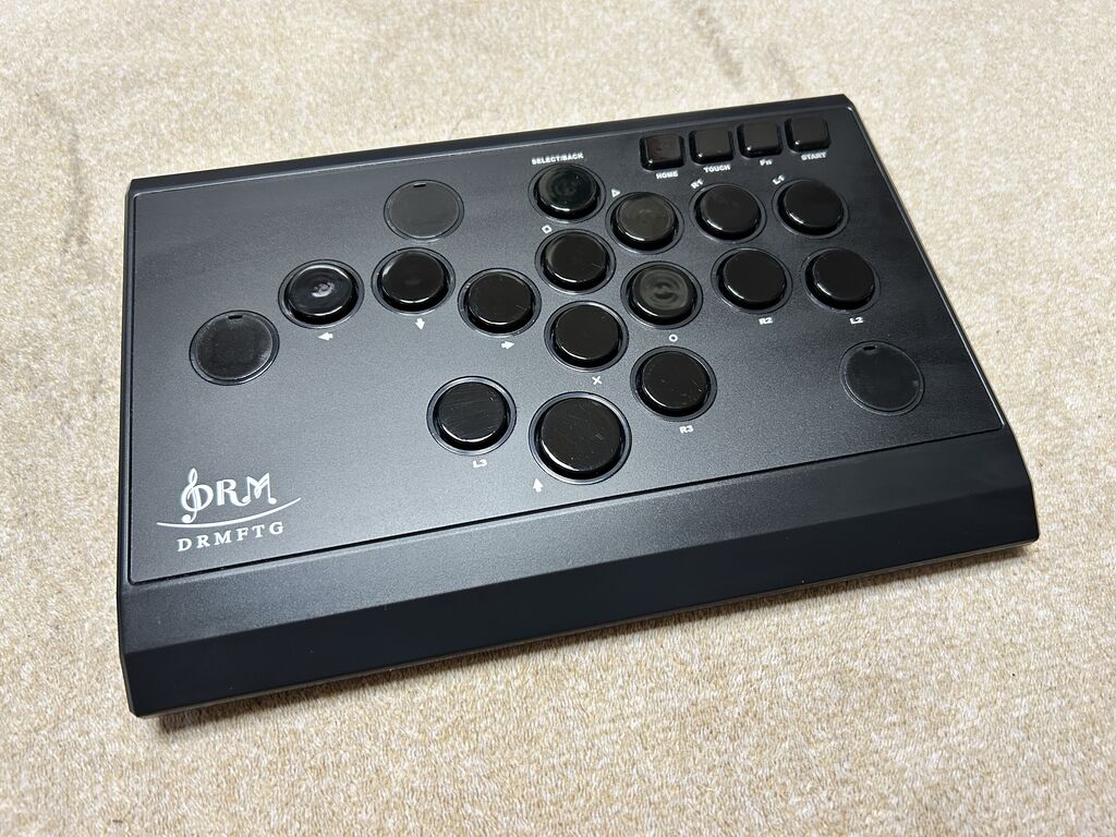 レビュー】膝置き設計＆掌底ボタンにも対応したレバーレス「DRM SLIM