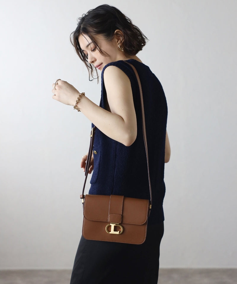 ロゴバックル付き本革 ショルダーバッグ – LOEKA