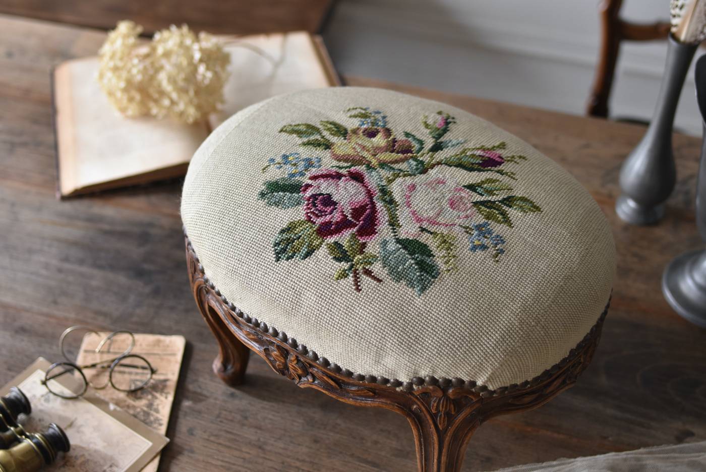 フランスアンティーク家具 フットスツール.プチポワン2 ディスプレイ