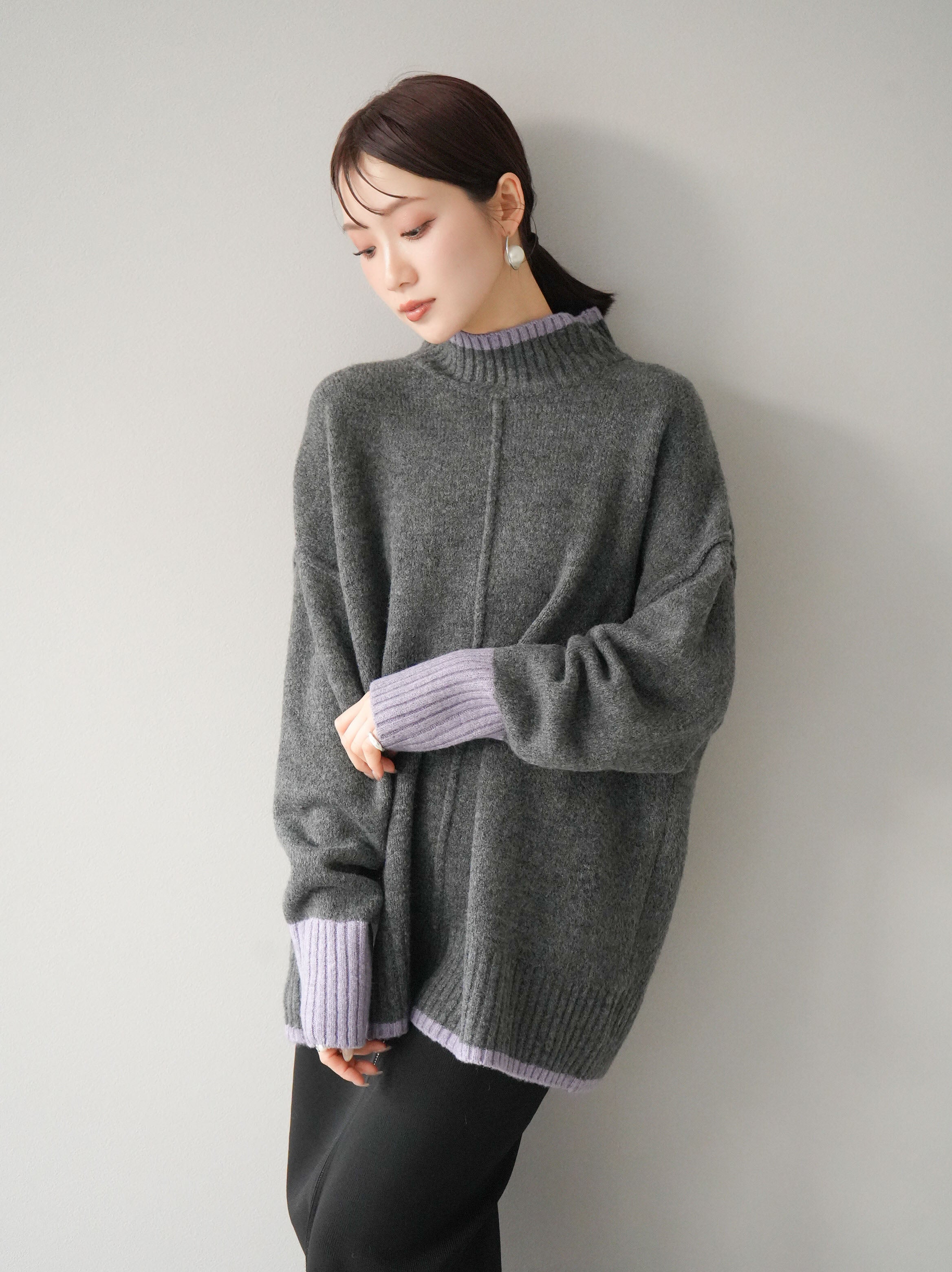 予約]配色ハイネックニットプルオーバー/チャコール – Lumier