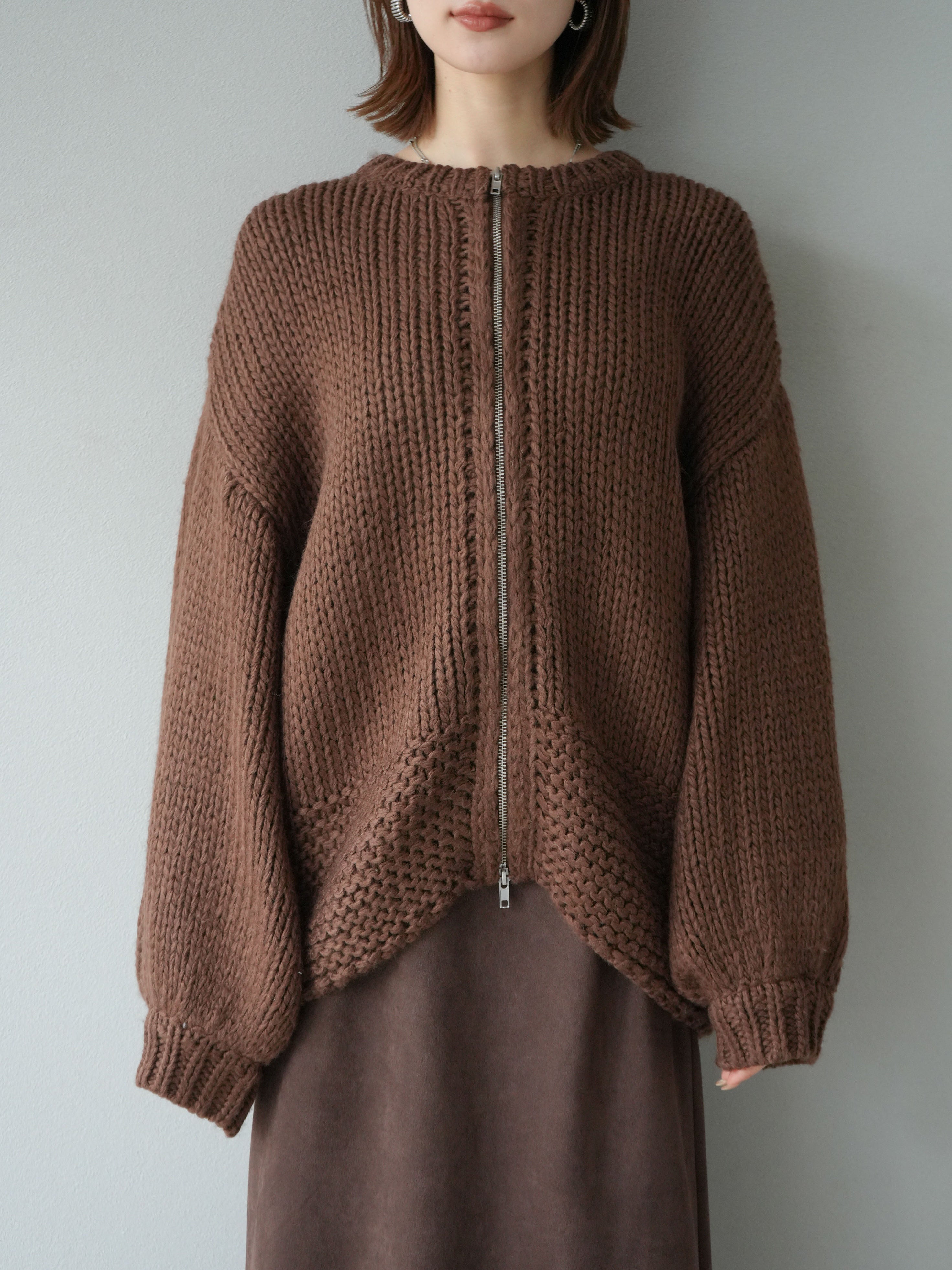 予約]ロービングケーブルオーバーZIPニットカーディガン/ブラウン – Lumier