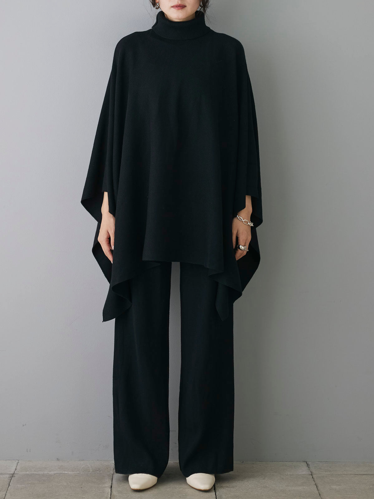 予約]ハイネックポンチョニットパンツセットアップ/ブラック – Lumier