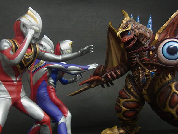 ウルトラマンギンガSに登場した超合体怪獣「ファイブキング」がリアル