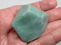 Amazon.co.jp: 緑塊 91g (白) 翡翠 原石 ヒスイ 鉱物 鑑賞石 糸魚川