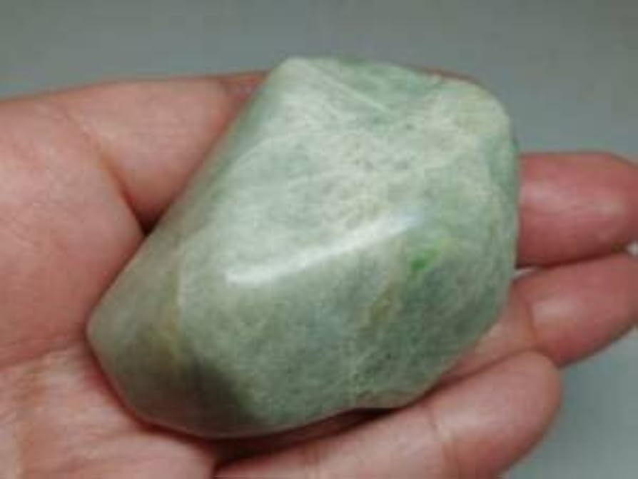 Amazon.co.jp: 黄緑 167g 翡翠 原石 ヒスイ 鉱物 鑑賞石 糸魚川 水石