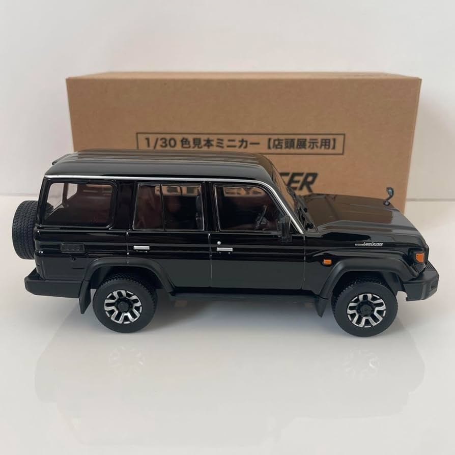 Amazon.co.jp: 新型ランドクルーザー70 ミニカー カラーサンプル