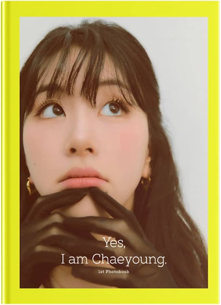 Amazon.com: Twice Chaeyoung - Yes, I am Chaeyoung Photobook (Neon