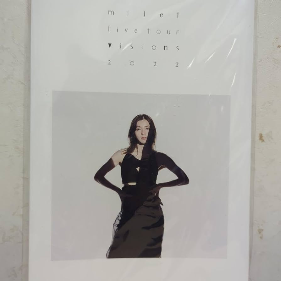 Amazon.co.jp: milet 「 Visions」 Brochure パンフレット 写真集