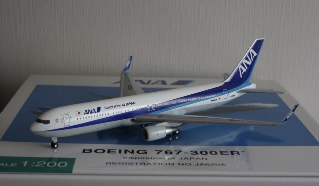 Amazon.co.jp: 全日空商事 1200 ANA B767-300ER JA620A : おもちゃ