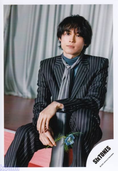 Amazon.co.jp: Six TONES 公式 生 写真（松村北斗）ST00810 : おもちゃ