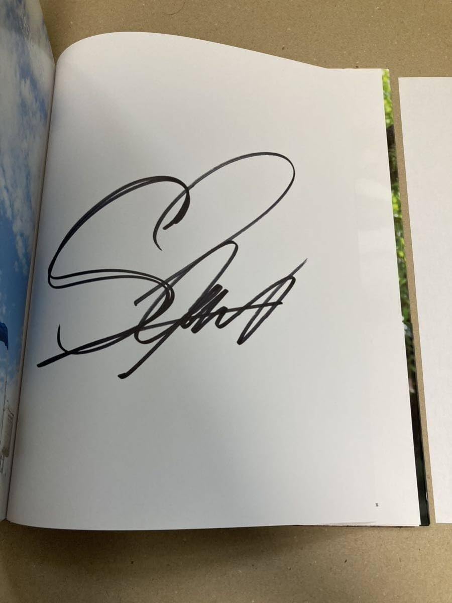 Amazon.co.jp: 岡田紗佳 直筆サイン入り 写真集 secret trip