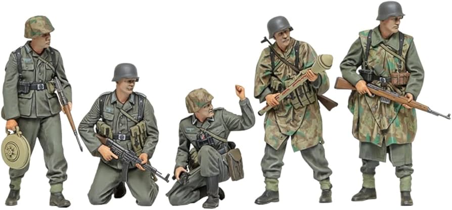 Amazon.com: Tamiya 35382 1:35 Fig-Set Dt. Infantry 1943-45 (5