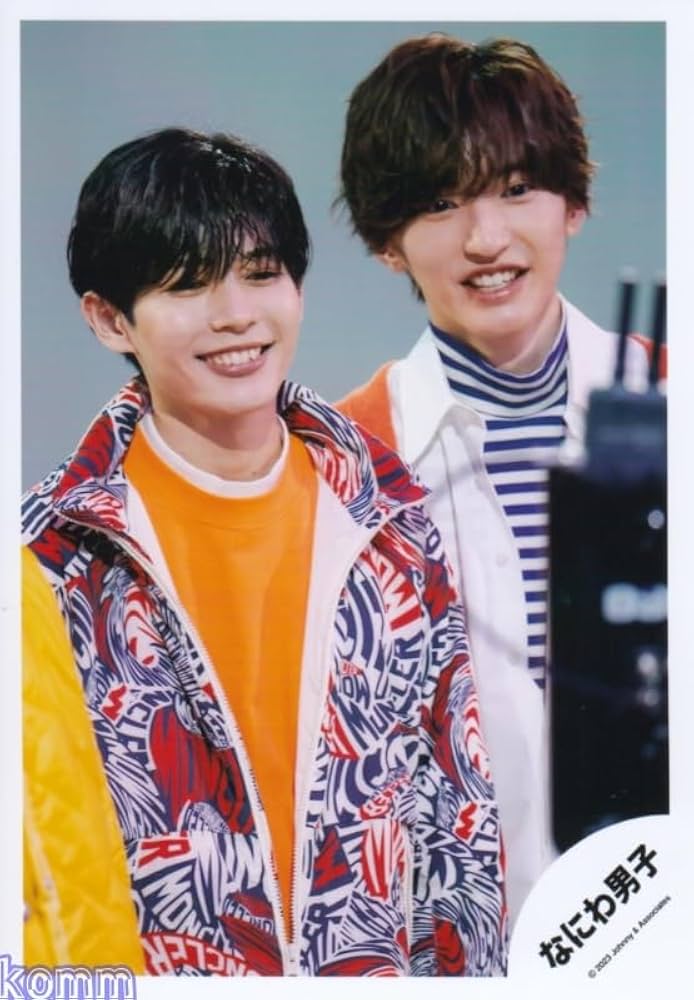 Amazon.co.jp: なにわ男子 公式 生 写真（道枝駿佑・長尾謙杜）J01878