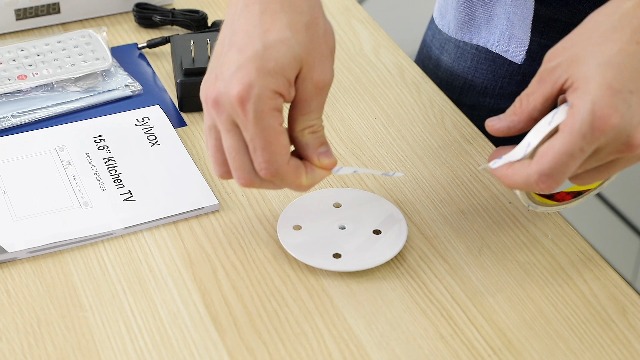 Amazon.co.jp: SYLVOX 15.6V テレビ キッチン用 フリップダウン