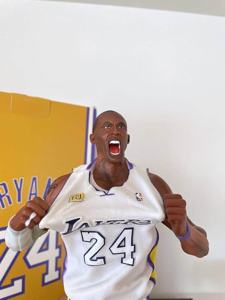 Amazon.co.jp: 特大サイズ コービー ブライアント フィギュア 38cm NBA