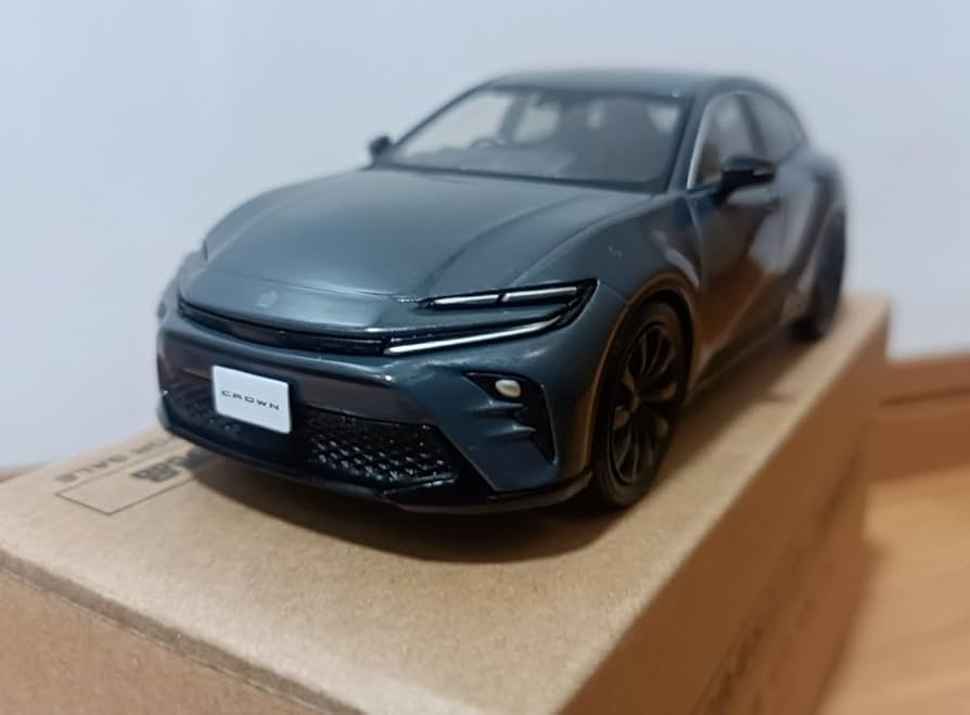 Amazon.co.jp: 新型クラウンスポーツ 1/30 カラーサンプルミニカー