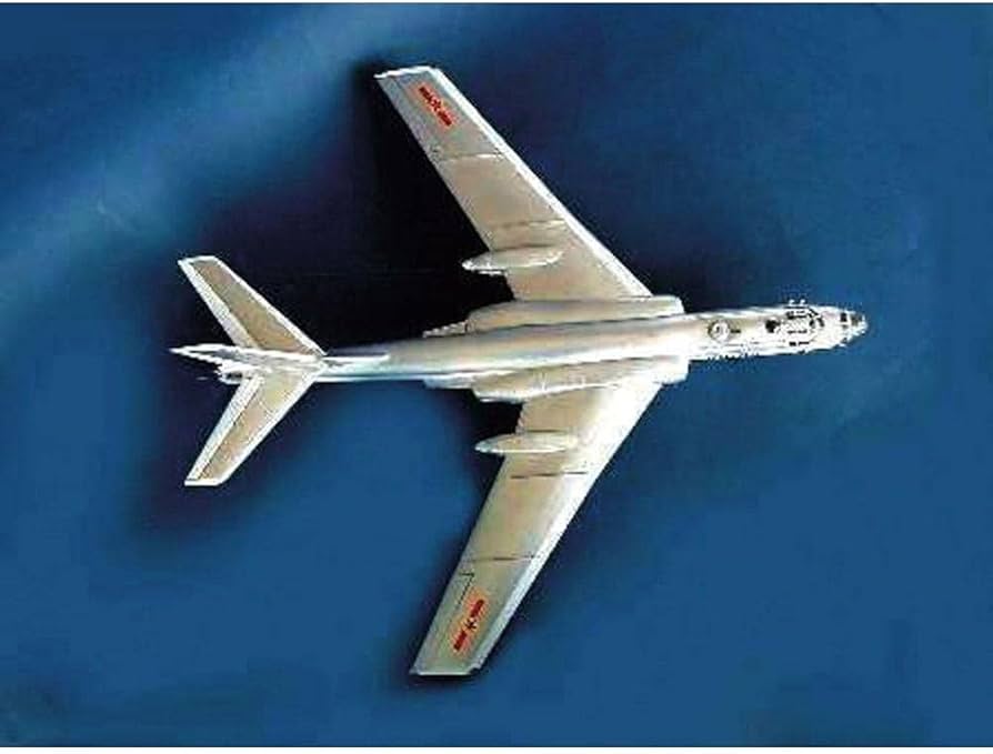 Amazon | トランペッター 1/72 ツポレフ Tu-16k-26 バジャーG 爆撃機