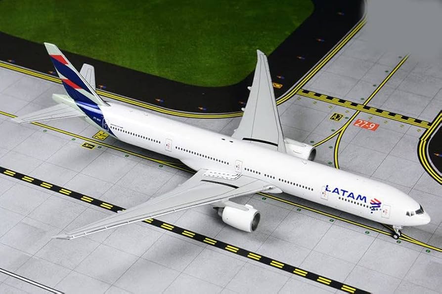 Amazon.com: GeminiJets Chile for LATAM Airlines for Boeing B777