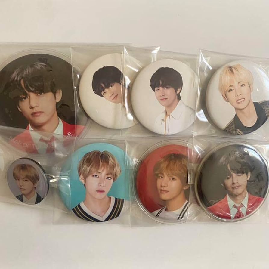 白 グクテテパーカー TATA公式クッション テヒョン缶バッチ 白 グ