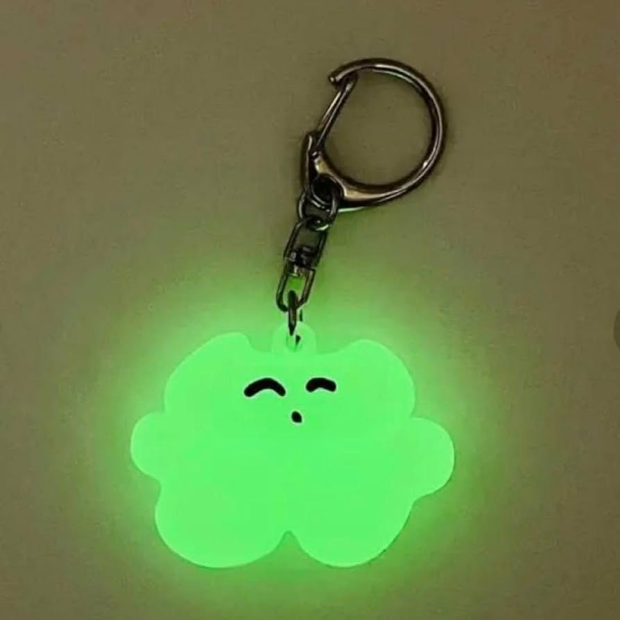Amazon.co.jp: カネコアヤノ ねこ蓄光キーホルダー : おもちゃ
