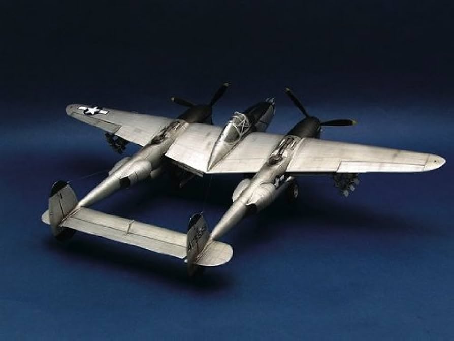 Amazon.com: Trumpeter 1/32 P38L-5-LO Lightning Fighter : Arts