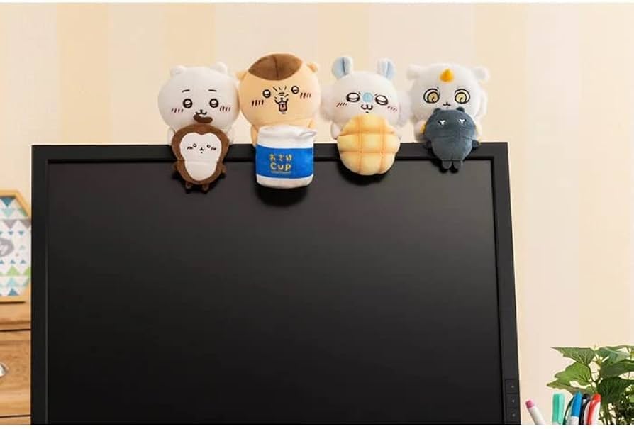 Amazon.co.jp: ちいかわ デスクトップから見守るひっかけぬいぐるみ