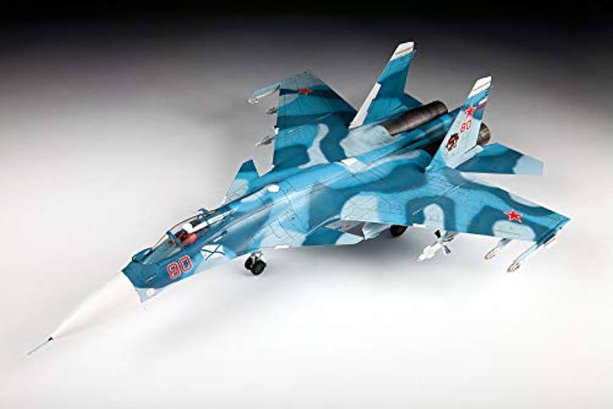 Amazon | ズベズダ 1/72 ロシア海軍 スホーイ Su-33 戦闘機 プラモデル