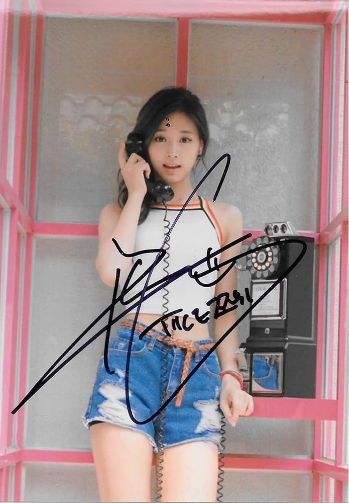 Amazon.co.jp: TWICE「SIGNAL」 TSUYUツウィ 直筆サイン入り公式生写真