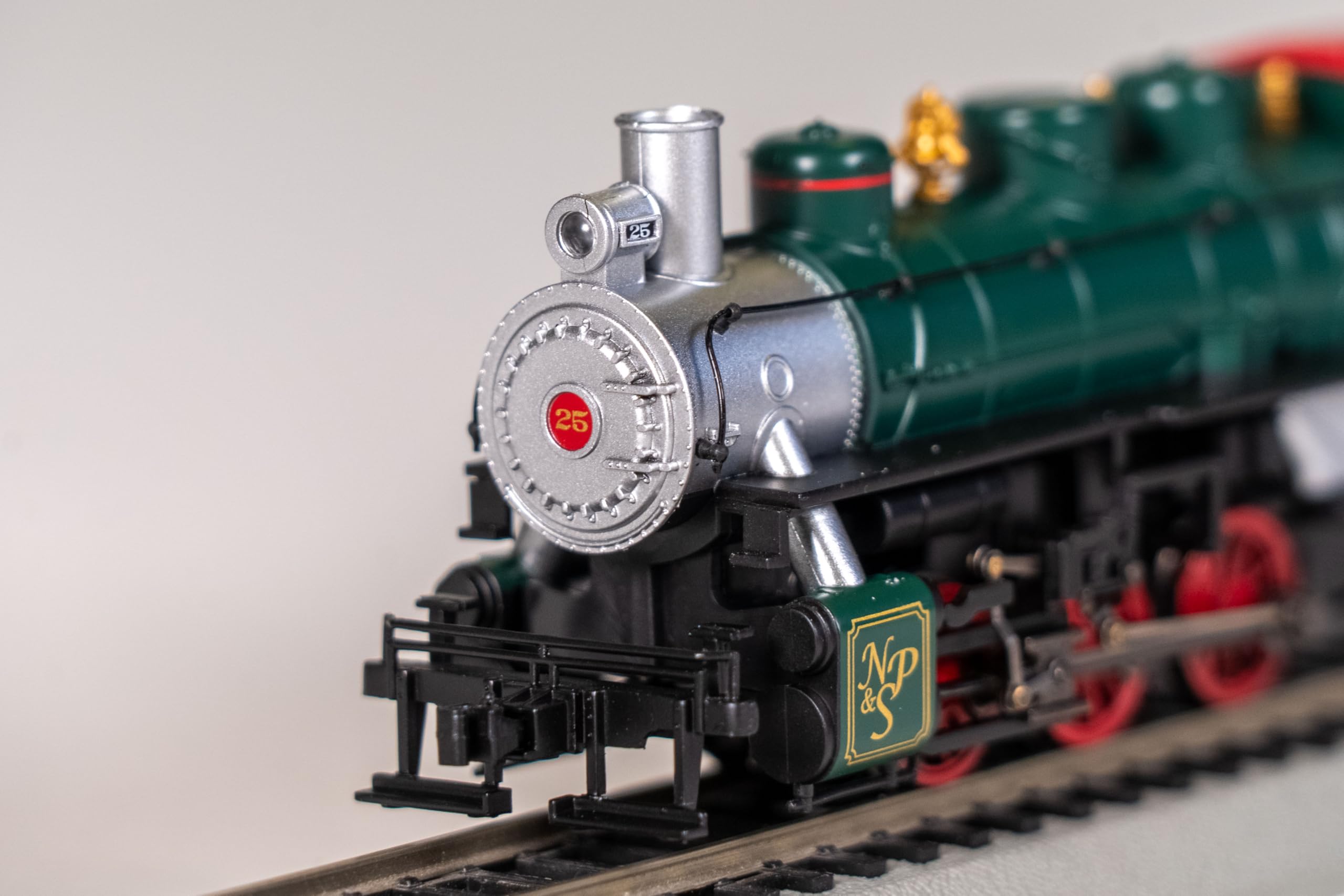 Amazon.com: Bachmann Trains - USRA 0-6-0 w/Smoke & Slope Tender