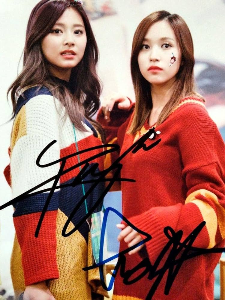Amazon.co.jp: ミナとツウィ直筆サイン入り2Lサイズ写真…MINA…Tzuyu